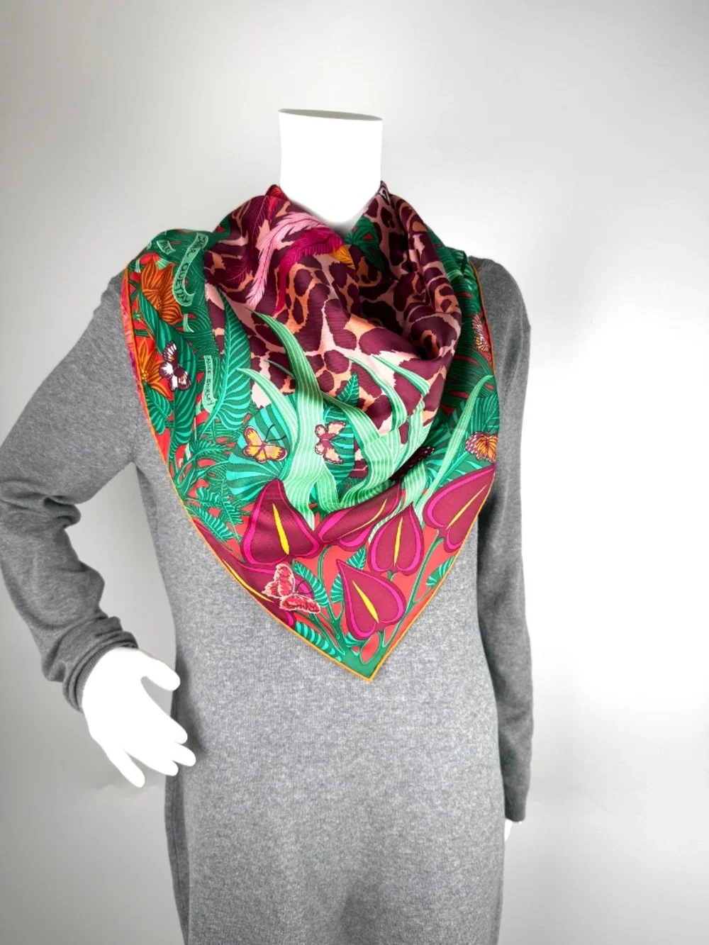 HERMES Jaguar Quetzal Square 90 cm Green Fuchsia Bordeaux Silk Scarf